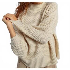 NEW MOLLY BRACKEN young ladies knitted sweater in beige